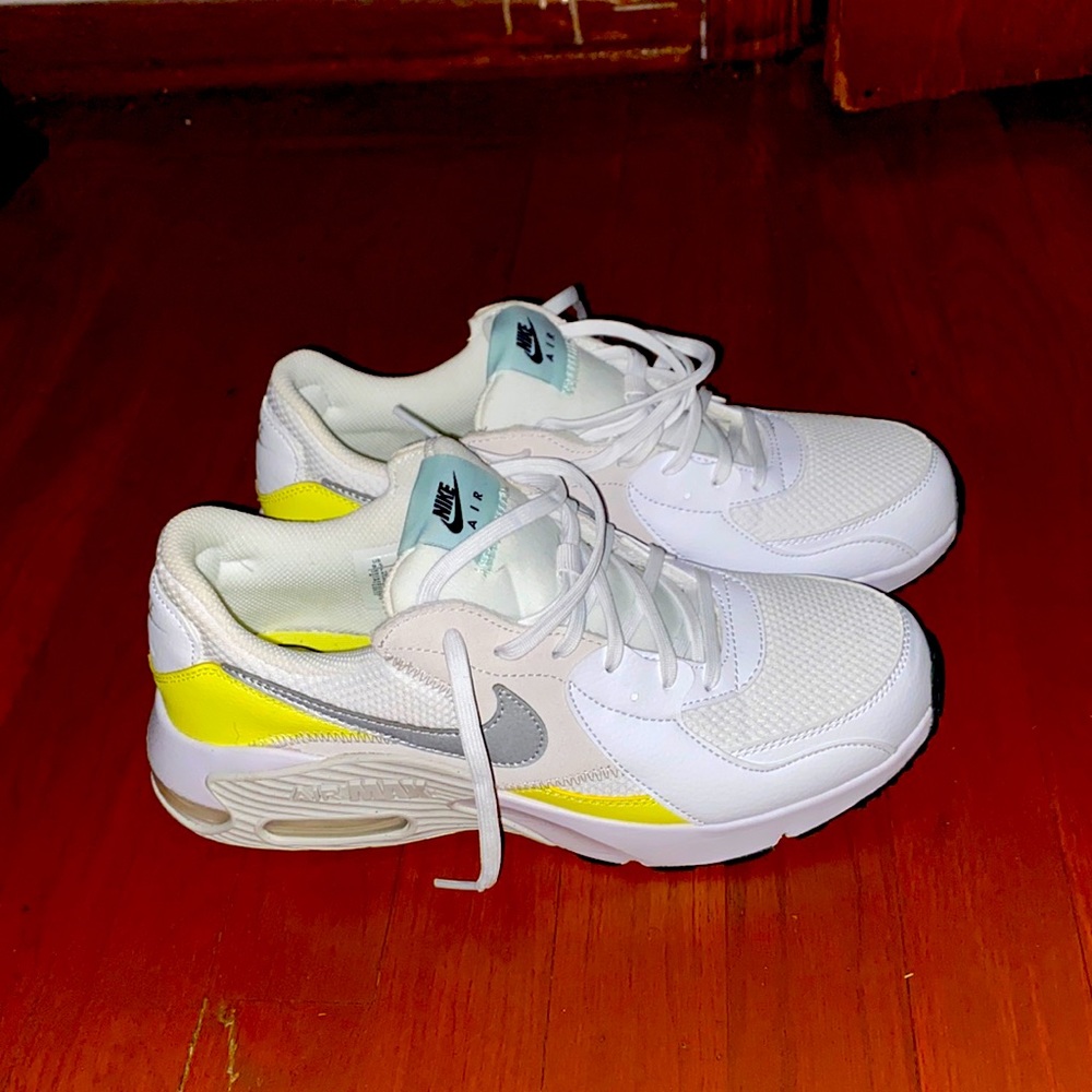 Brand new Air Max Sneakers!!! Size 9.5 in Woman’s